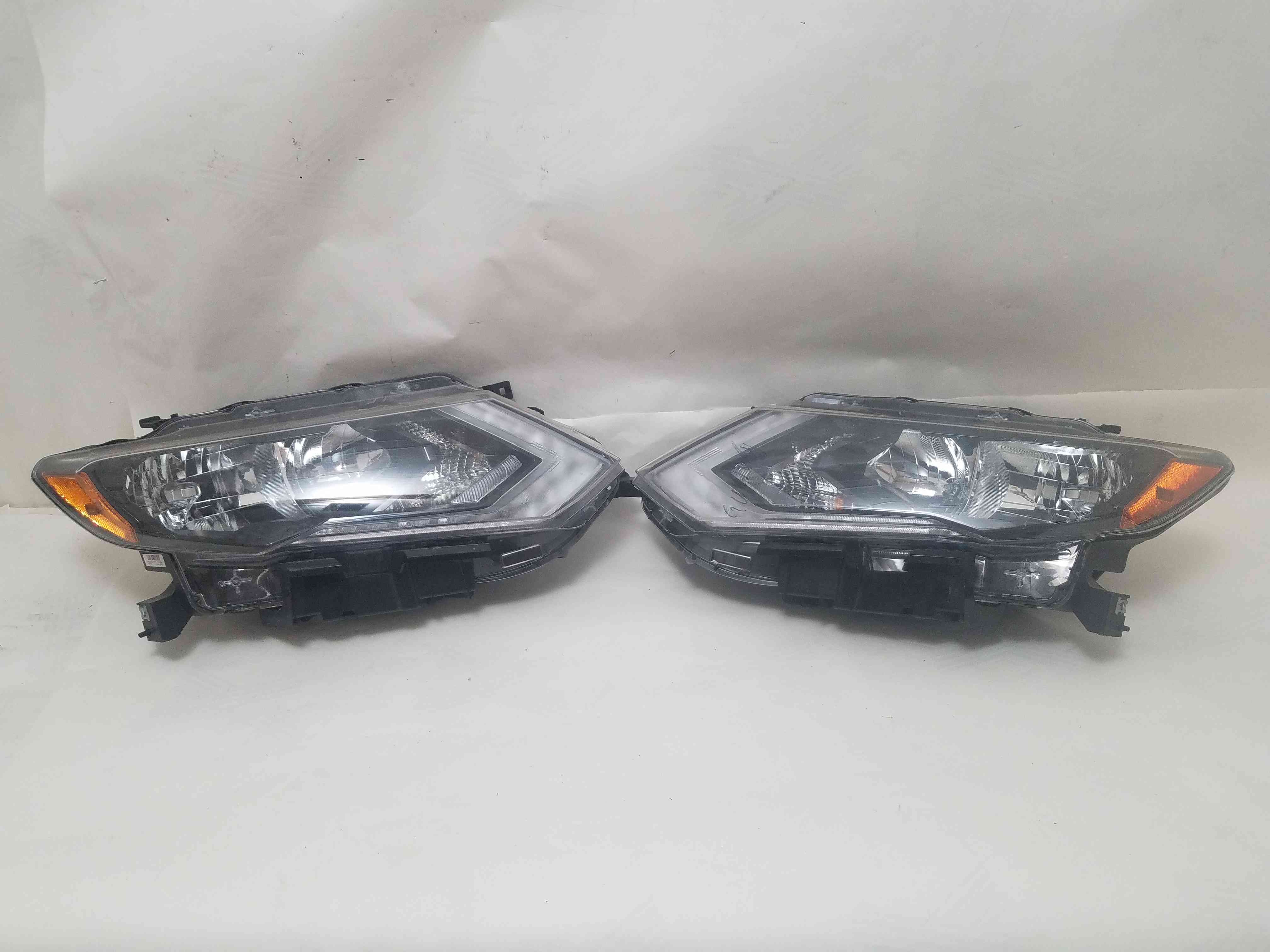 Фара передня права ліва Nissan Rogue 2016 2015 2014 2013 26010-5HA0A  26010-4BA2A 26060-5HA0A 26060-4BA2A  1011-500536