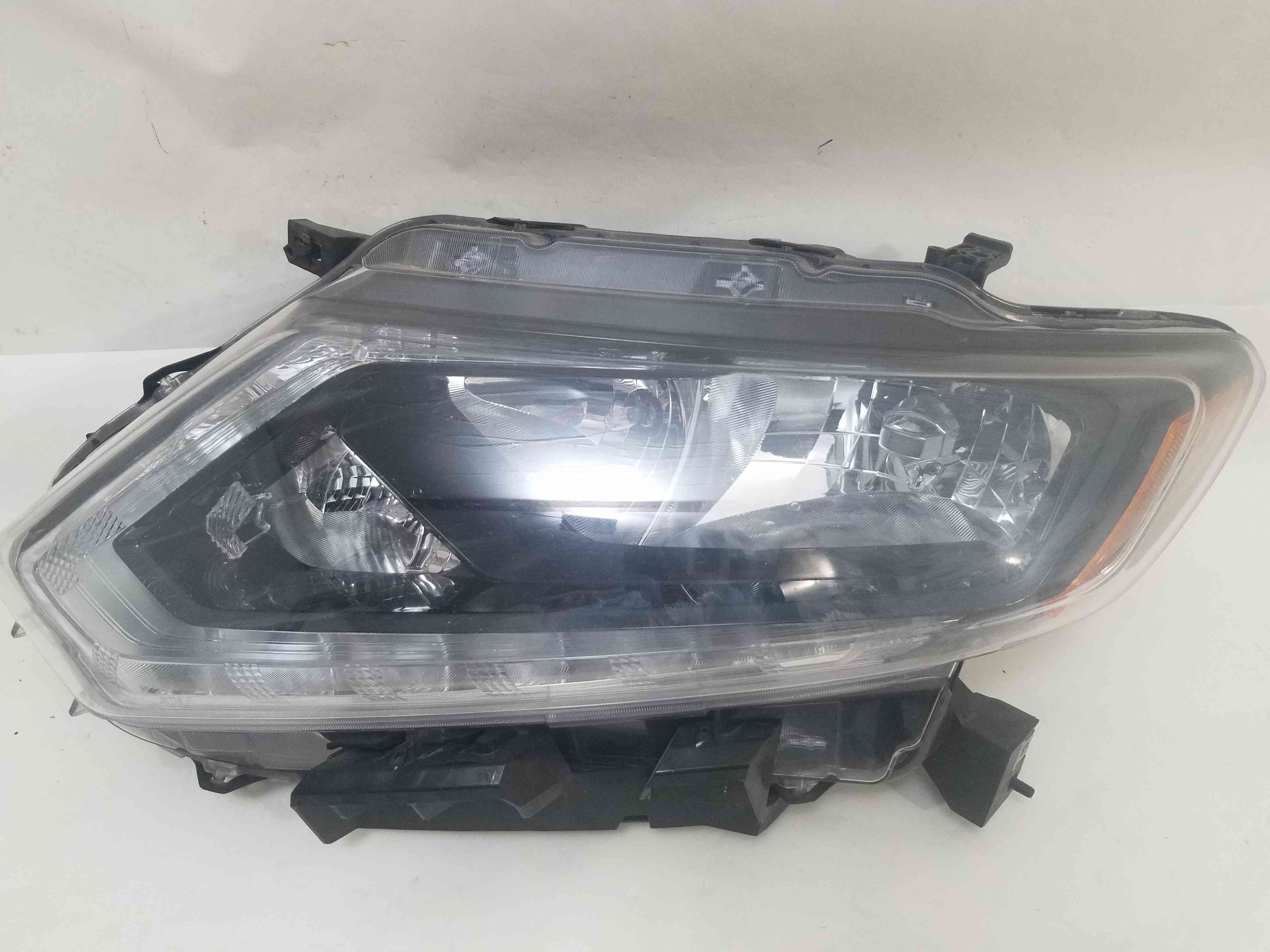 Фара передня  ліва Nissan Rogue 2016 2015 2014 2013 1011-500365