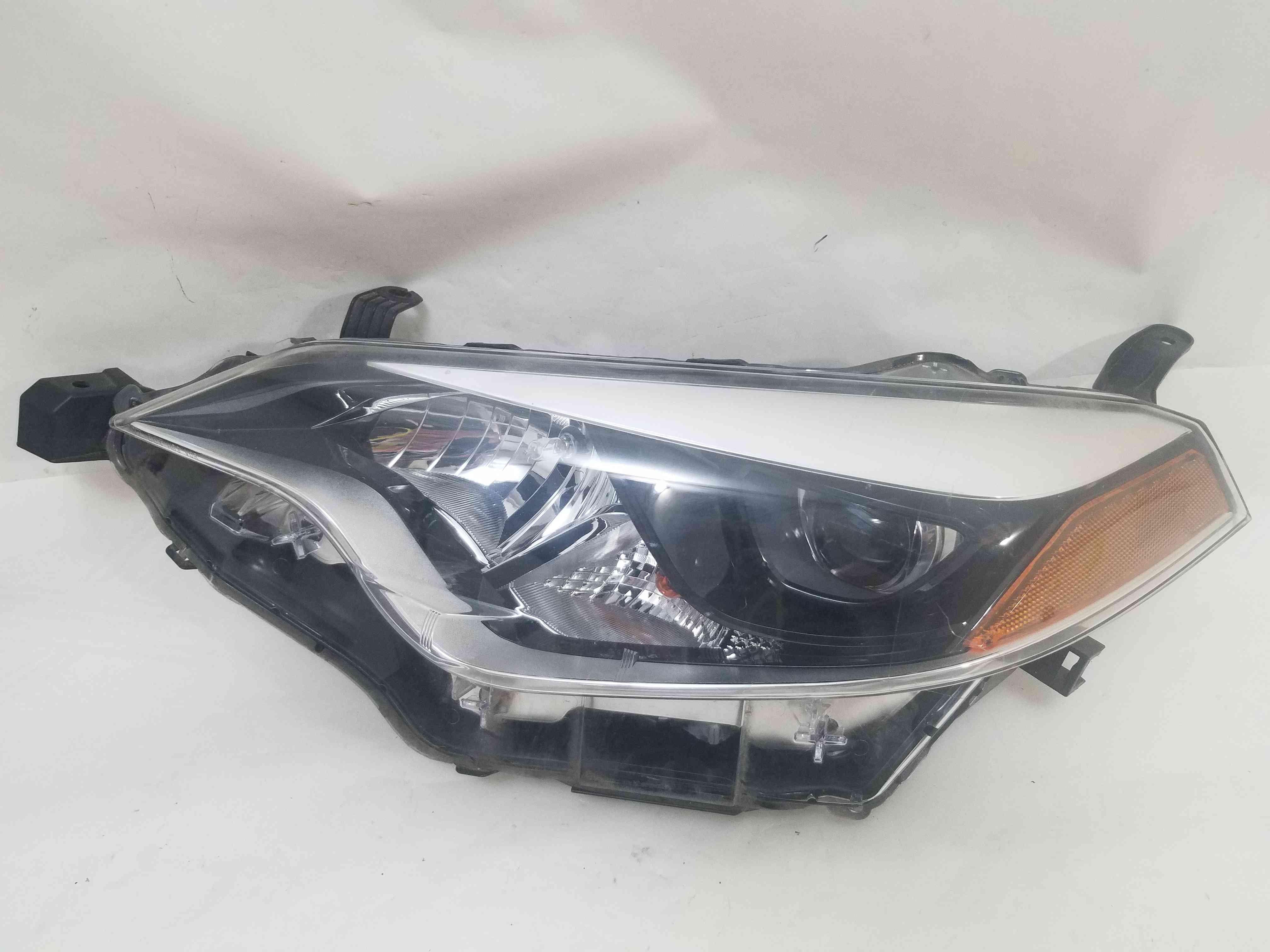 Фара передня  ліва Toyota Corolla 2016 2015 2014 2013 947 449-33  81150-02E60  ZTY111410L