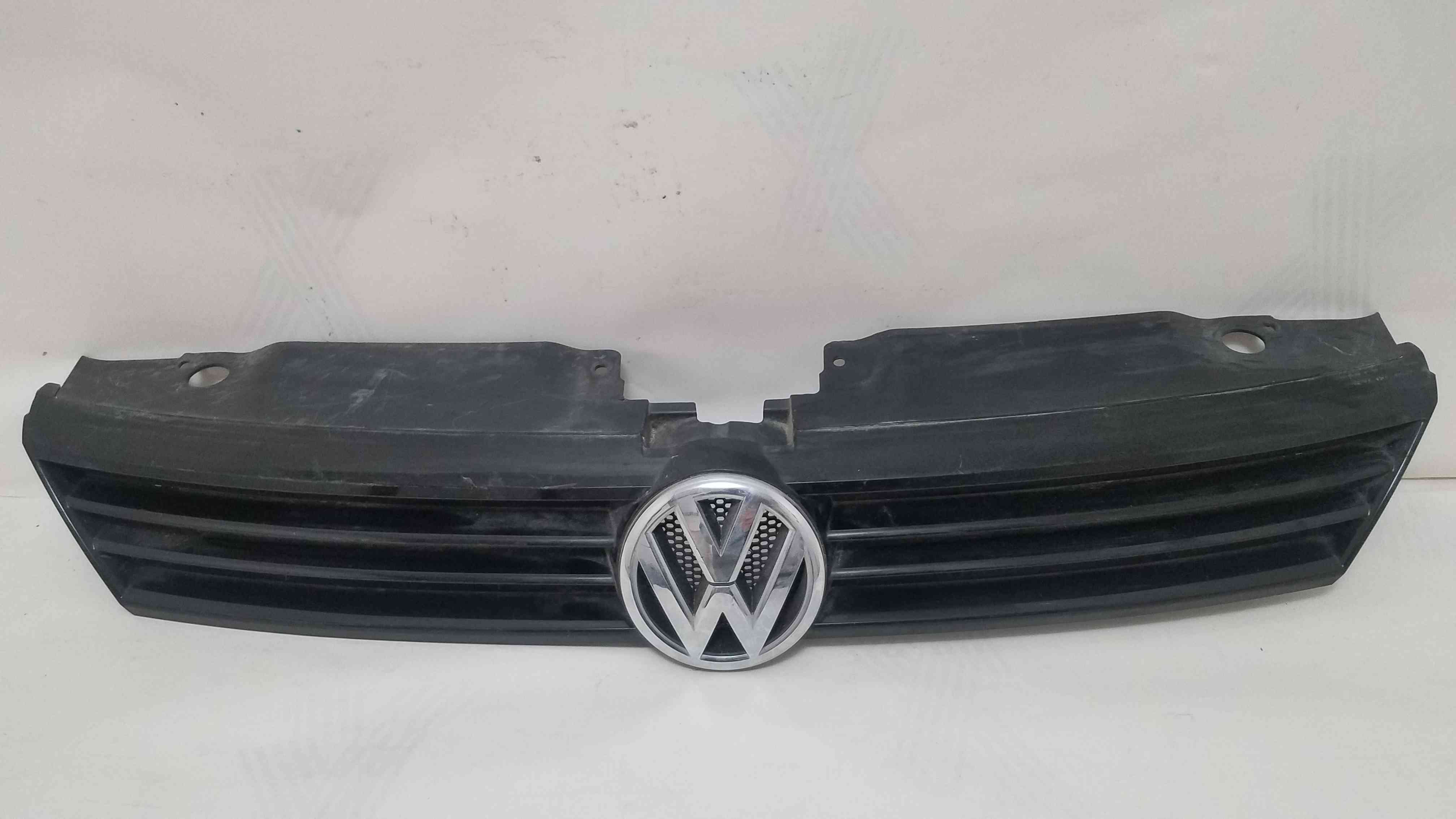 Решітка радіатора гриль Volkswagen Jetta 2014 2013 2012 2011  5C6-853-653  5C6-853-651-QWA