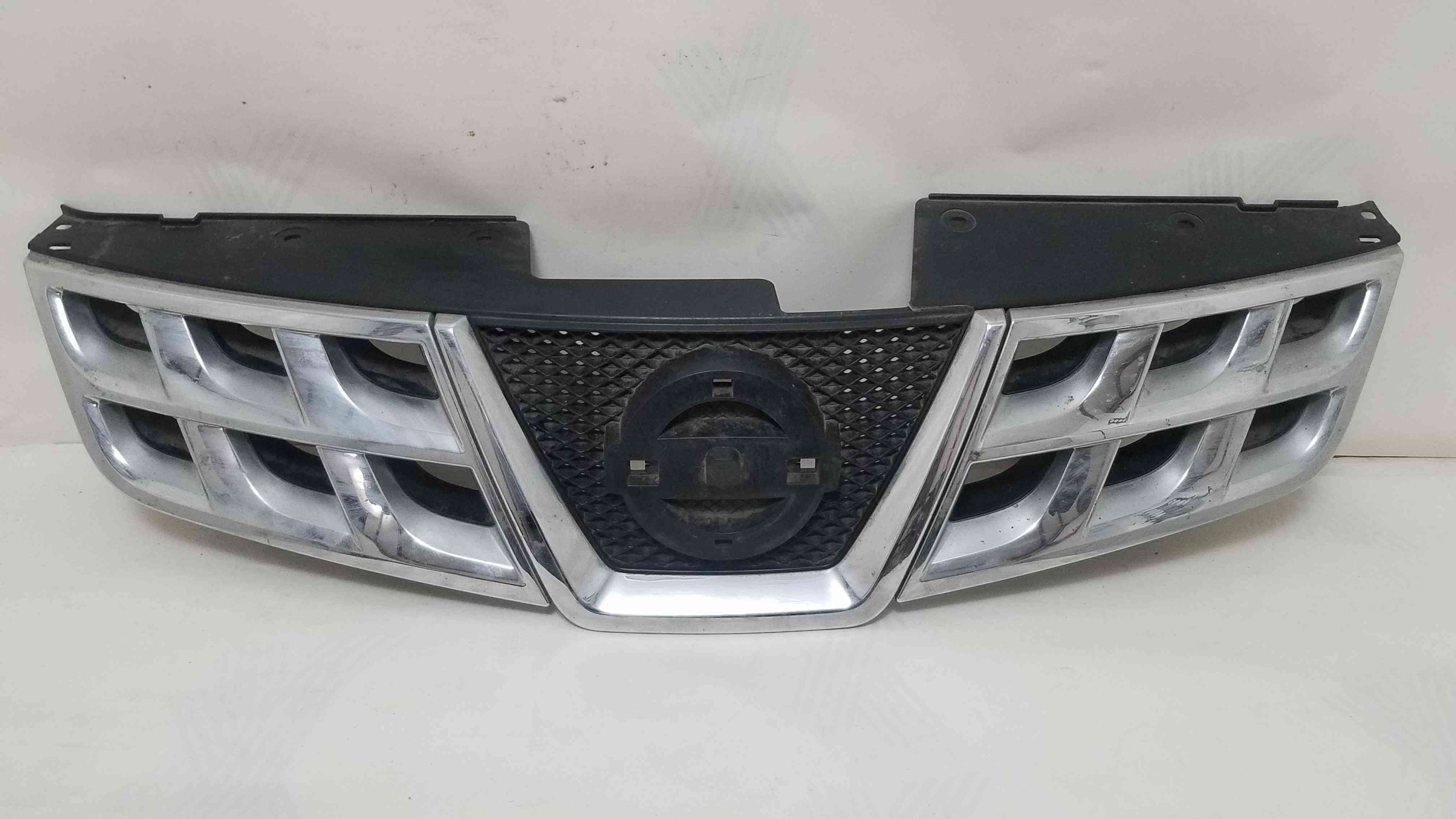 Решітка радіатора гриль Nissan Rogue 2014 2013 2012 2011 2010 2009 2008 2007 62310-1VK0A