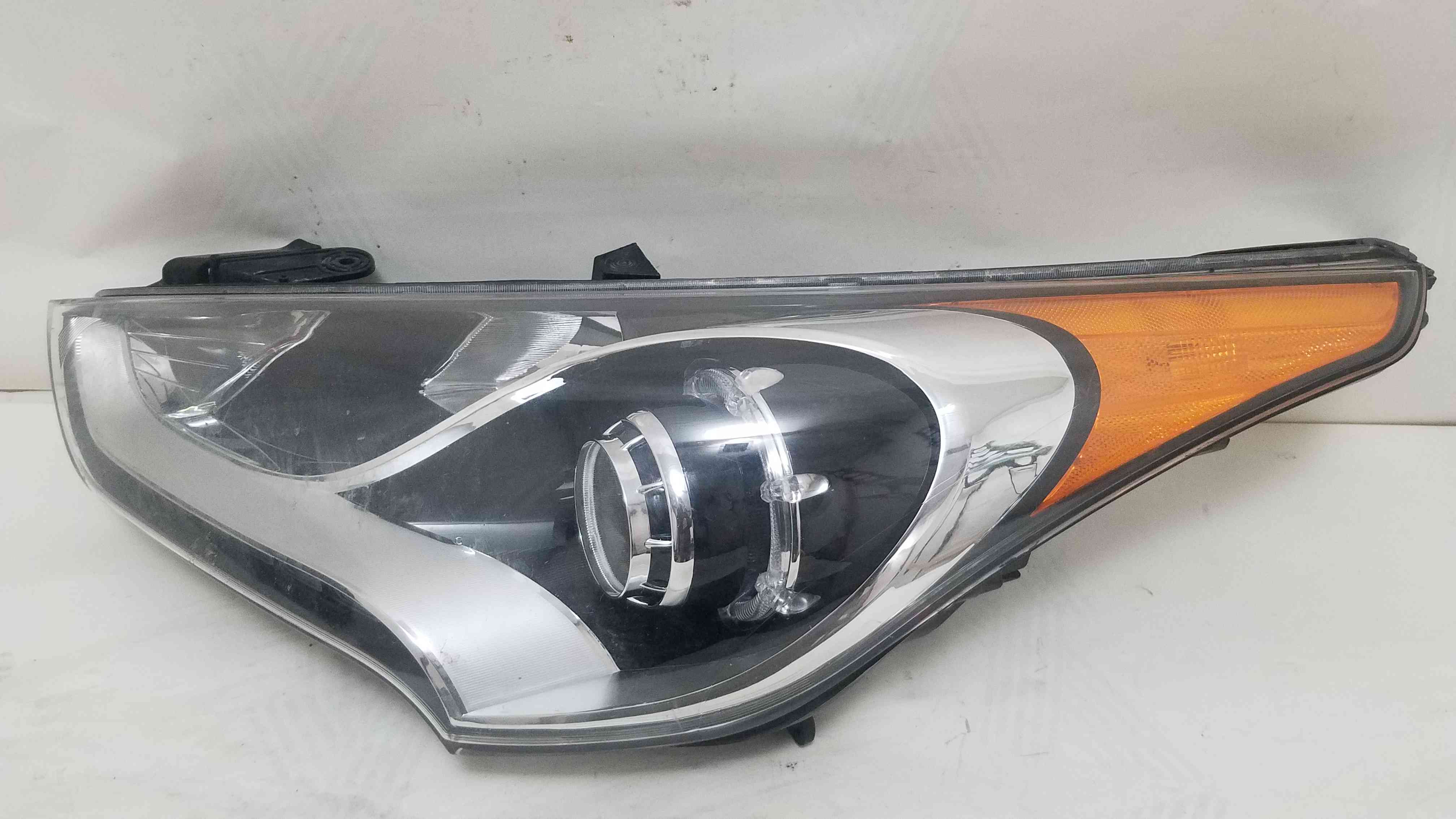 Фара передня  ліва Hyundai Veloster 2017 2016 2015 2014 2013 2012 92101-2V000 92101-2V030