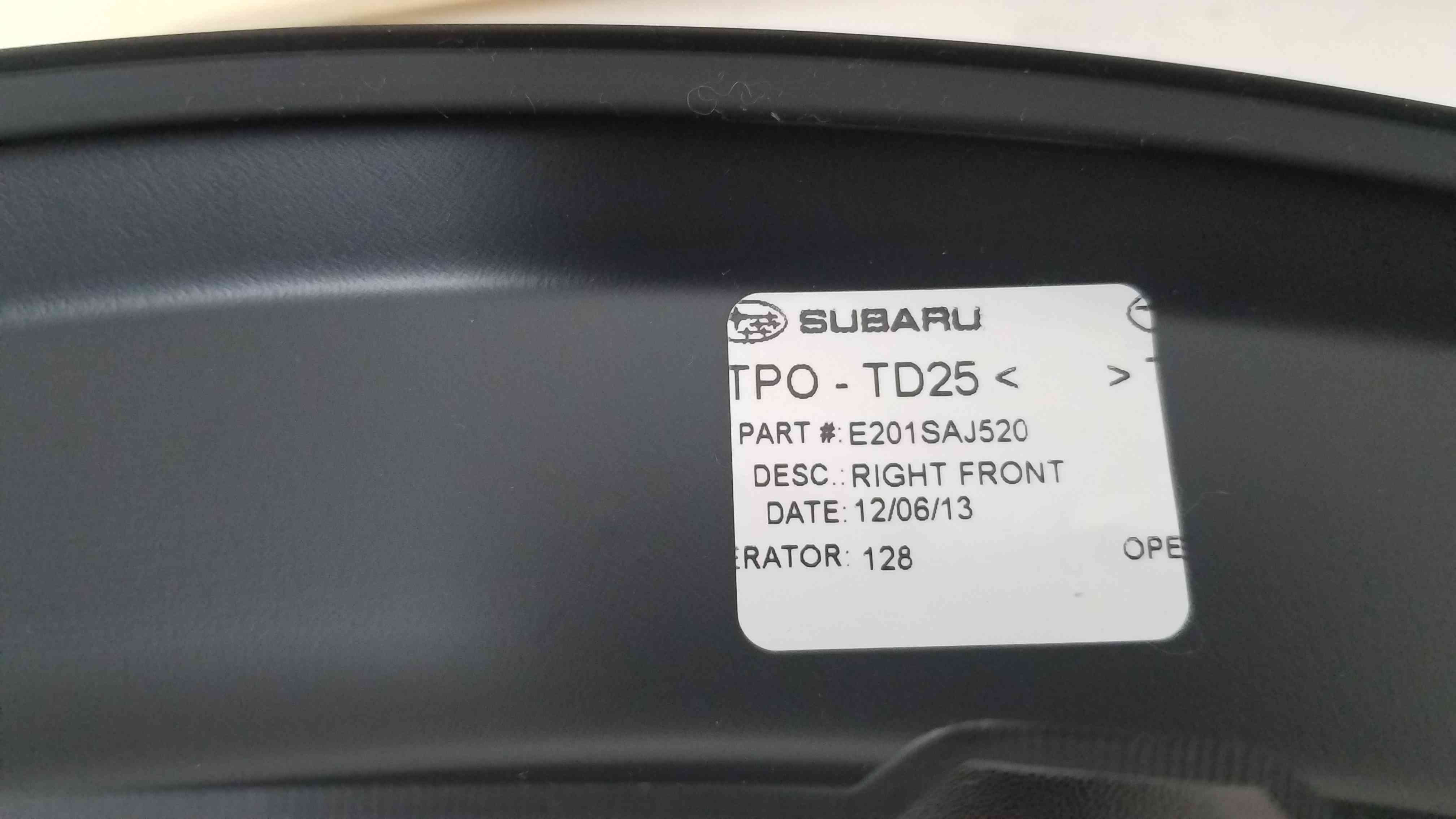 Накладка крила молдинг Subaru Outback 2014 2013 2012 2011 2010 E201SAJ520 E201SAJ530