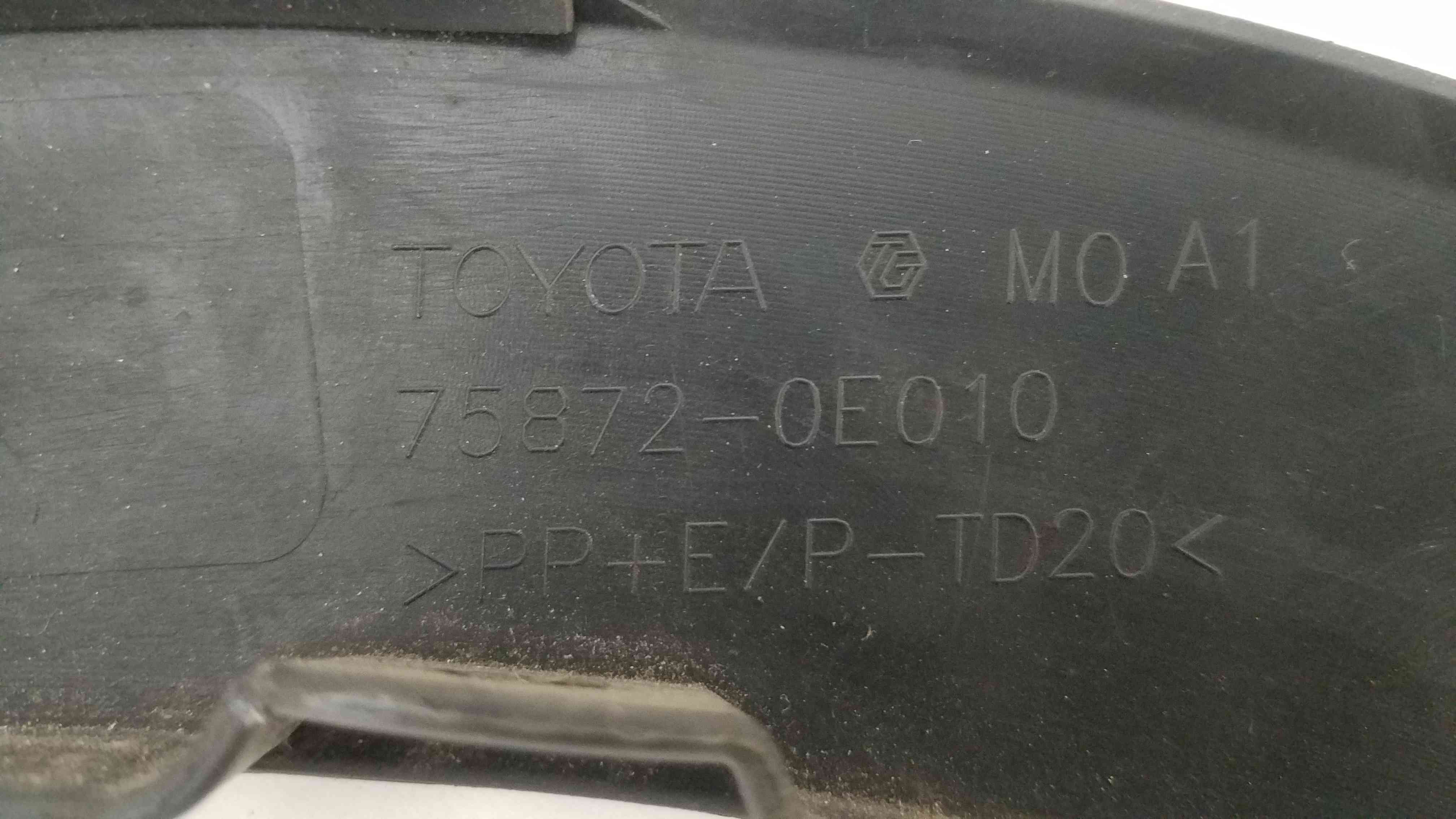 Накладка крила ліва передня  Toyota Highlander 2018 2017 2016 2015 2014 2013 75086-0E010  75872-0E010