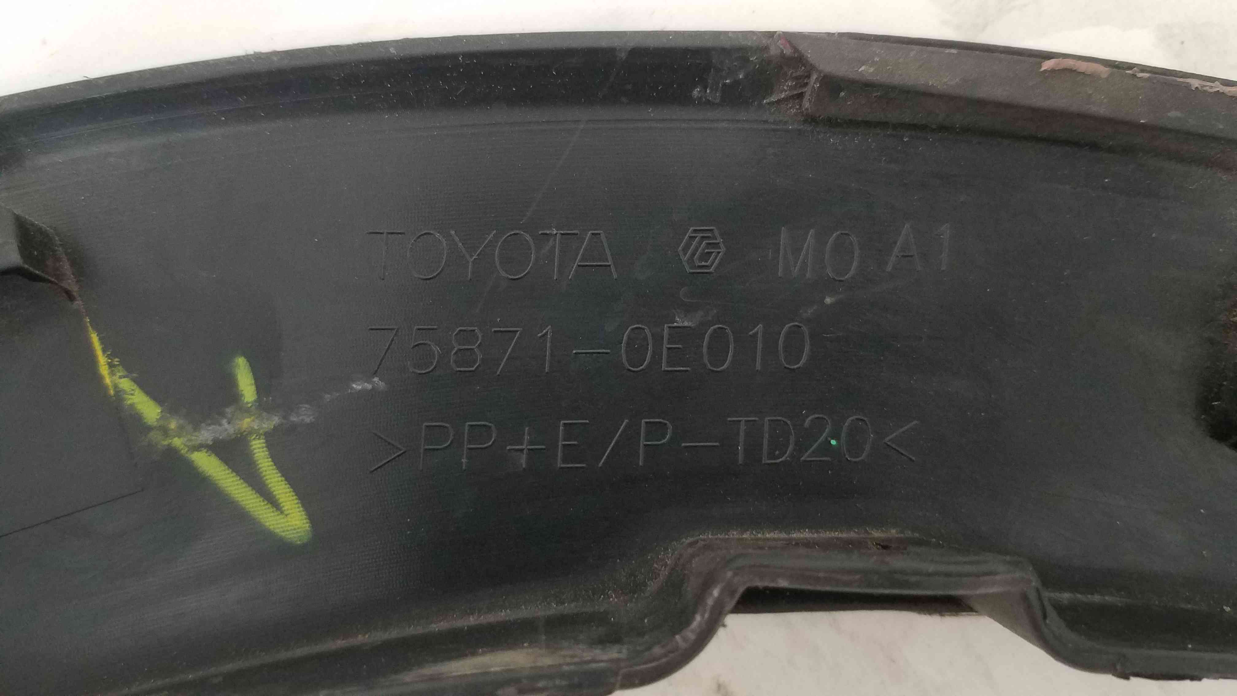 Накладка крила права передня  Toyota Highlander 2018 2017 2016 2015 2014 2013 75085-0E010 75871-0E010